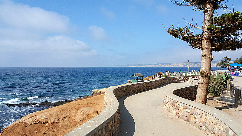 La Jolla vacation exercise on the path at Scripps park